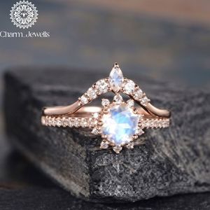 Anillo de compromiso clásico de plata con moissanita de corte cojín de 3 g de peso certificado por IGI y engaste de puntas para mujer - Product Image 6