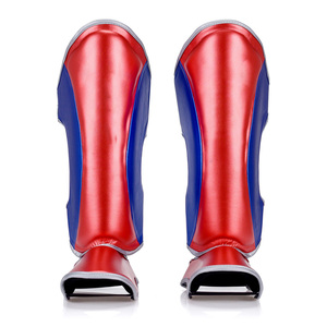 Espinilleras de Cuero PU Rojo y Azul con Ajuste Flexible y Acolchado Protector para Boxeo, Kickboxing y Sparring - Product Image 2