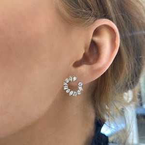 Boucles d'oreilles créoles Huggies en or massif 14K, serties de diamants de laboratoire multicolores, 1,56 ct, 12,7 mm, géométriques, de luxe, classiques, pour usage quotidien, avec fermoir poussoir - Product Image 4