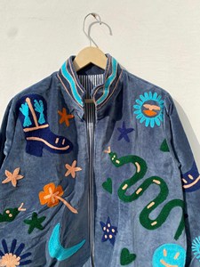 Chaqueta de terciopelo azul pizarra premium con bordado de motivos cósmicos y serpientes, hecha a mano, para mujer, ideal para festivales. - Product Image 4