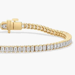 Bracelet tennis en or jaune 18 carats avec diamants taille émeraude, serti en canal, bijoux classiques pour femmes, à porter au quotidien - Product Image 3