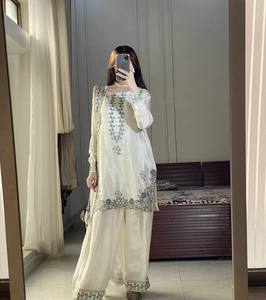 Conjunto de Kurti de Seda HO Premium Bordado con Salwar Farshi y Dupatta con Borde de Encaje – Traje de Diseñador Listo para Usar para Fiestas - Product Image 2