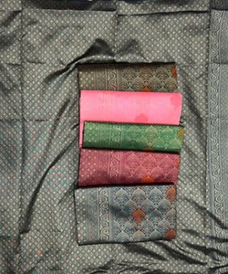 Sari Tradicional Indio de Seda con Borde Azul Estampado para Bodas, Estilo Banarasi, Largo hasta el Suelo, Corte Regular para Mujer - Product Image 5