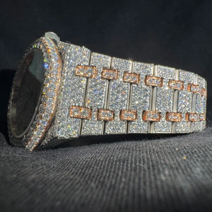 Reloj de Lujo con Cristales de Cuarzo Cuadrados y Diamantes Moissanite para Hombre, Estilo Hip Hop, Venta al Por Mayor, Disponible en EE. UU. y Reino Unido - Product Image 1