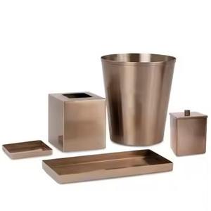 Ensemble de salle de bain de qualité hôtelière : porte-serviettes en métal, distributeur de savon, porte-brosse à dents, poubelle - Product Image 2