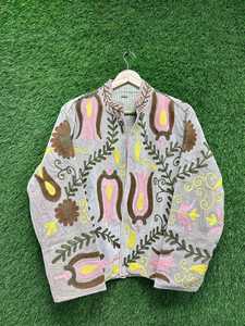 Veste Suzani en velours brodée à la main avec motifs floraux, pour femme, style bohème ethnique, manteau d'extérieur tendance, blazer d'hiver - Product Image 1