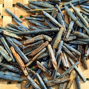 Tranche de Kyanite Bleue Naturelle Faite à la Main, Pierre Brute pour Reiki, Méditation, Guérison Énergétique, Décoration, Vente en Gros - Product Image 2