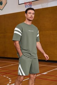 Conjuntos cortos de 2 piezas para hombre, conjunto deportivo de verano, camiseta a rayas y pantalones cortos, conjunto deportivo de manga corta - Product Image 2