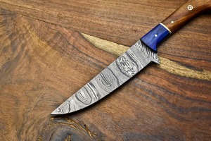 Cuchillo de Filetear de Lujo Damascus de BA Enterprises |   Cuchillo de 512 capas con hoja forjada de borde serrado y punta caída, mango de madera Pakka pulido - Product Image 3