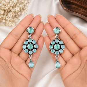 Boucles d'oreilles pendantes en argent oxydé avec fleurs et pierres précieuses variées, vente en gros |   Fournisseur de bijoux ethniques indiens faits à la main - Product Image 3