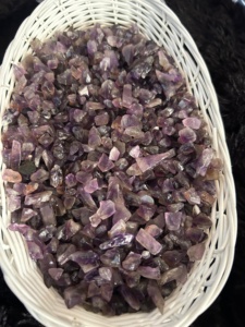 Éclats d'améthyste naturelle, pierres brutes de cristal violet, pierres minérales décoratives, vente en gros en vrac - Product Image 4