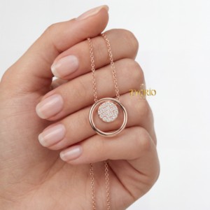 Collar de Plata de Ley Chapado en Oro con Diamantes y Símbolo de la Eternidad de Zyorio Jewels, Diseñado para Mujer, Regalo de Lujo para Compromiso o Boda - Product Image 1