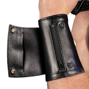 Pulsera de Cuero Scorpio para Hombre, Diseño con Tachuelas, Ajustable, de Cuero Genuino Premium, para Uso en Clubes - Product Image 1