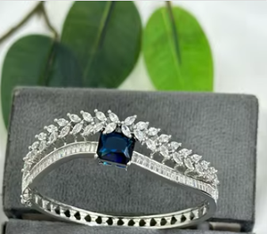 กำไลข้อมือดีไซน์เนอร์แบบเปิดได้ดูเรียบง่ายพร้อมหินโฆษณาที่เป็นประกายสำหรับสาวๆกำไลข้อมือของขวัญดีไซน์เพทายเป็นประกาย - Product Image 2