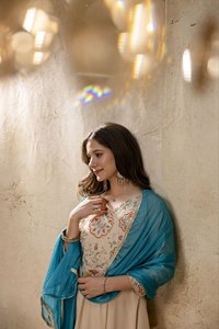 Ensemble Anarkali brodé crème pour femme avec palazzo et dupatta en organza bleu – Tenue de soirée ethnique de créateur - Product Image 6