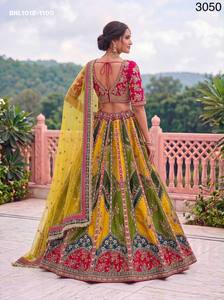 Lehenga de alta calidad en seda con paneles estilo Can-Can y bordados de Gota Patti, Dori, Zari y múltiples hilos, conjunto de Choli. Exportador indio. - Product Image 2