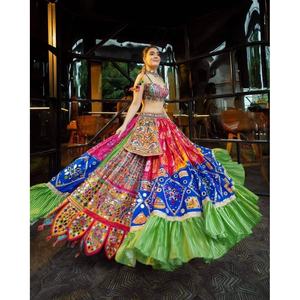 IMPRESSION NUMÉRIQUE EN SOIE LA PLUS CHOISIE REAL MIRROR WORK LEHENGA CHOLI AVEC DUPATTA PINK - Product Image 1