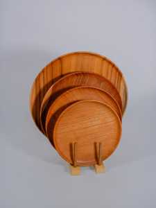 Ensemble d'assiettes de service en bois faites à la main, design minimaliste, finition naturelle, vaisselle, bol pour la cuisine, cadeau - Product Image 1