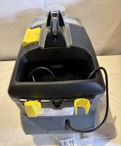 เครื่องทำความสะอาดพรมเชิงพาณิชย์ PUZZI 10/1 1.100-133.0 ถังขนาด 2.6 แกลลอน - Product Image 1