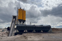 Silo di stoccaggio portatile verticale in acciaio imbullonato Zeyu 300t 21m per cenere volante e cemento, per impianti di miscelazione calcestruzzo