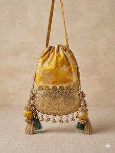 Sac Potli en Brocart Artisanal Conifer avec Broderie Métallique en Relief, Pompons, Forme Seau, Bandoulière, Cadeau Ethnique pour Mariage et Fête, 1L - Product Image 3