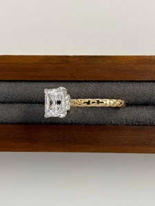 Anillo de Diamante Cultivado en Laboratorio con Corte Asscher de 3 Quilates, Oro Amarillo de 14K, Banda Grabada Vintage, Halo Oculto, Anillo de Compromiso, Joyería Nupcial - Product Image 2