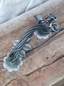 Decoración de Pared con Rosas de Hierro, Adorno Floral Elegante con Acabado Pintado para Cercas, Enrejados y Puertas - Product Image 3