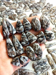 Mica Schiste 100% Naturel de Qualité, Gemmes en Pierre Brute, Cabochons de Formes et Tailles Variées, Lot de Pierres Précieuses en Mica Schiste pour la Fabrication Artisanale de Bijoux - Product Image 3