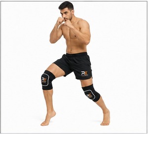 Rodilleras deportivas premium con acolchado suave, costuras duraderas y ajuste cómodo para actividades en interiores y exteriores. - Product Image 5