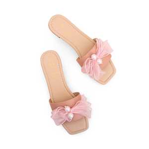 Pantoufles de sport habillées roses FR8258 - Product Image 1