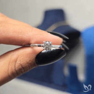 Anillo de Diamante Cultivado en Laboratorio de Corte Redondo de 0.50CT, Anillo de Compromiso Clásico Solitario en Oro Blanco de 10k - Product Image 6