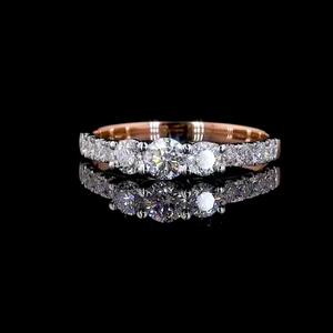 Bague de fiançailles en or massif 14 carats avec diamant rond certifié de laboratoire pour femme - Cadeau de la Saint-Valentin pour petite amie ou épouse - Product Image 1