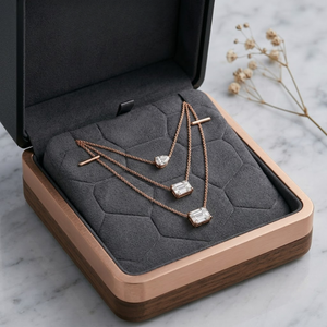 Bijou de déclaration de luxe pour fiançailles et mariage, triple couche, émeraude |   Collier en diamant de laboratoire taille poire certifié IGI 925 - Product Image 3