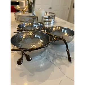 Frutero de Metal Hecho a Mano de Moda con Borde Ondulado Natural para Mesa de Comedor Moderna y Mesa de Centro, Estilo Cerámico Redondo para Servir - Product Image 1