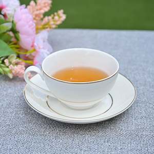 Service à thé Orbit blanc-doré en porcelaine fine, lot de 6 tasses en céramique - Product Image 4