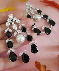 ต่างหูเงินชุบคุณภาพพรีเมียมประดับเพชรซีกอนสวยงามสำหรับผู้หญิงและเด็กผู้หญิง เหมาะสำหรับงานกลางคืน งานปาร์ตี้ และแฟชั่น - Product Image 2