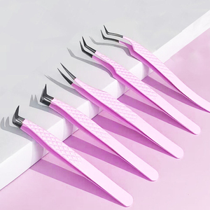 Pinces à cils en acier inoxydable, fabrication pakistanaise, design OEM, prix abordable, nouveau style, légères, durables et confortables, très demandées. - Product Image 1