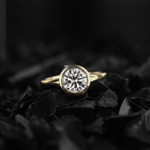 แหวนหมั้นเพชรเลี้ยงในห้องปฏิบัติการทรงเบเซล ทอง 14K ประดับเพชรเม็ดเดี่ยว หรูหรา 2.00 กะรัต ดีไซน์เรียบหรู แหวนขอแต่งงานทันสมัย - Product Image 1