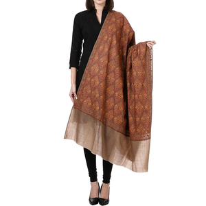 Chal de Invierno para Mujer, Grueso y Cálido, Estilo Dobby, con Borlas, Diseño Estampado, Logotipo y Talla Personalizables, Venta al Por Mayor, Alta Calidad - Product Image 4