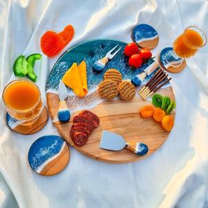Planche à découper artisanale en bois naturel et résine, durable, pour la préparation des aliments (légumes, fruits, viande) - Product Image 5