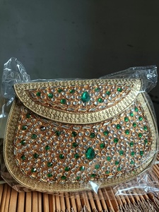 Sac à main de soirée pour femme, accessoire de mode traditionnel haut de gamme, orné de pierres Kundan en mosaïque, idéal pour mariage et fêtes, à prix abordable. - Product Image 6