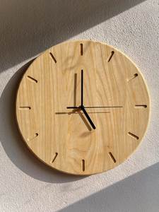 Horloge murale en bois de style moderne du milieu du siècle, ronde, analogique, avec aiguille des secondes, mouvement à quartz fonctionnant sur piles, décoration intérieure - Product Image 2