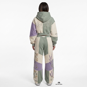 Conjunto Deportivo de Sudadera con Capucha y Pantalones Anchos con Bordado Floral en Verde Salvia y Lavanda para Mujer, Ropa Urbana Personalizada - Product Image 2