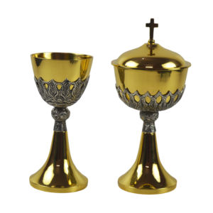 Cáliz y Ciborio Dorados para Iglesia, Cruz de Sacerdote, Artículos Religiosos Católicos a Precio Accesible - Product Image 3