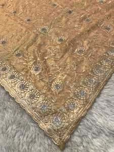 Sari en Georgette Premium avec motif floral Jaal, pierres Jharkan argentées, Zari véritable et blouse – Sari tendance pour mariages et fêtes - Product Image 3