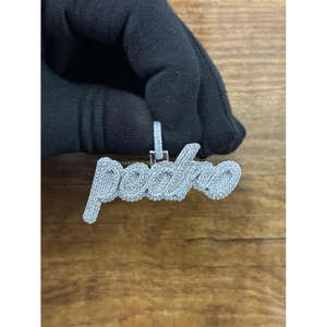 Colgante con Placa con Nombre Pedro, Hecho a Mano, en Plata de Ley 925 con Brillo de Moissanita VVS - Product Image 1
