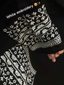 Abayas élégantes et modestes brodées à la main pour femmes! - Product Image 2