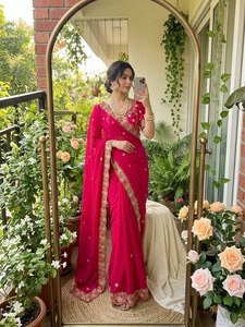 Sari en satin brodé violet, robe traditionnelle pour femmes pour les occasions de mariage et les fêtes - Product Image 4
