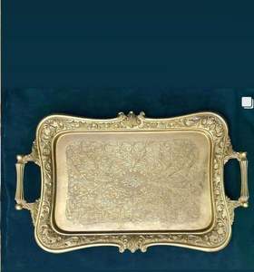 Plateau de service en laiton exquis avec détails de fabrication raffinés, idéal pour des occasions de réception élégantes - Product Image 6