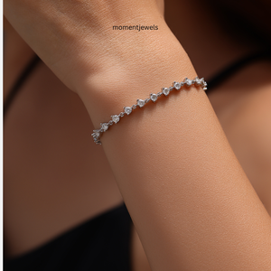 Bracelet Tennis Argenté avec Zircons Cubiques, Chaîne à Maillons et Fermoir, Bijou Cadeau pour Femme - Product Image 4
